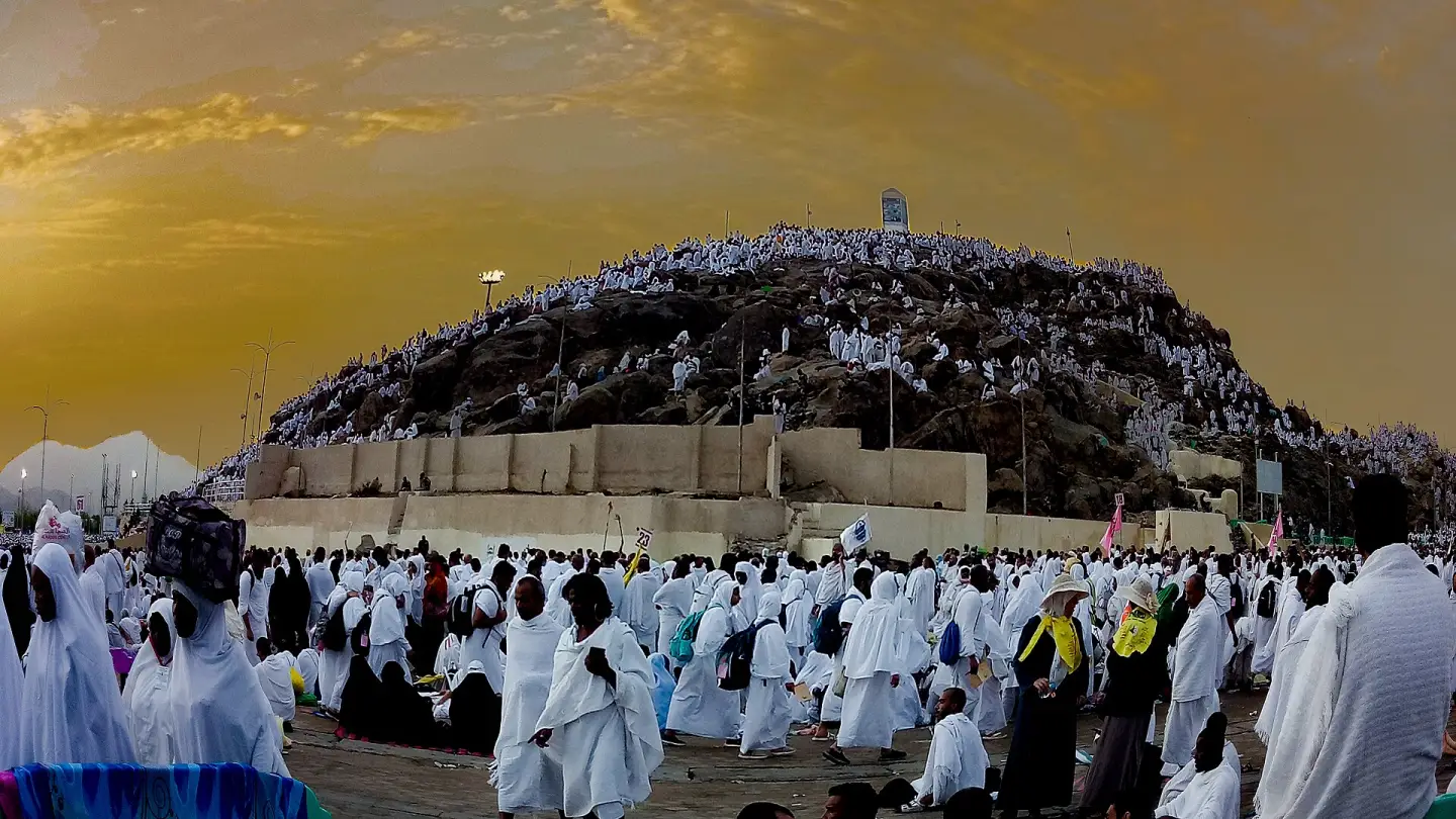 Jabal al-Rahmah on the plain of Arafat